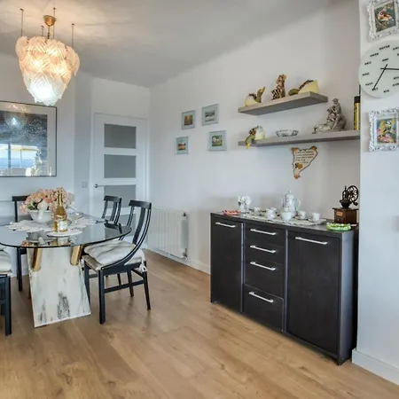 Ingrid Tu Oasis De Luz Y Silencio